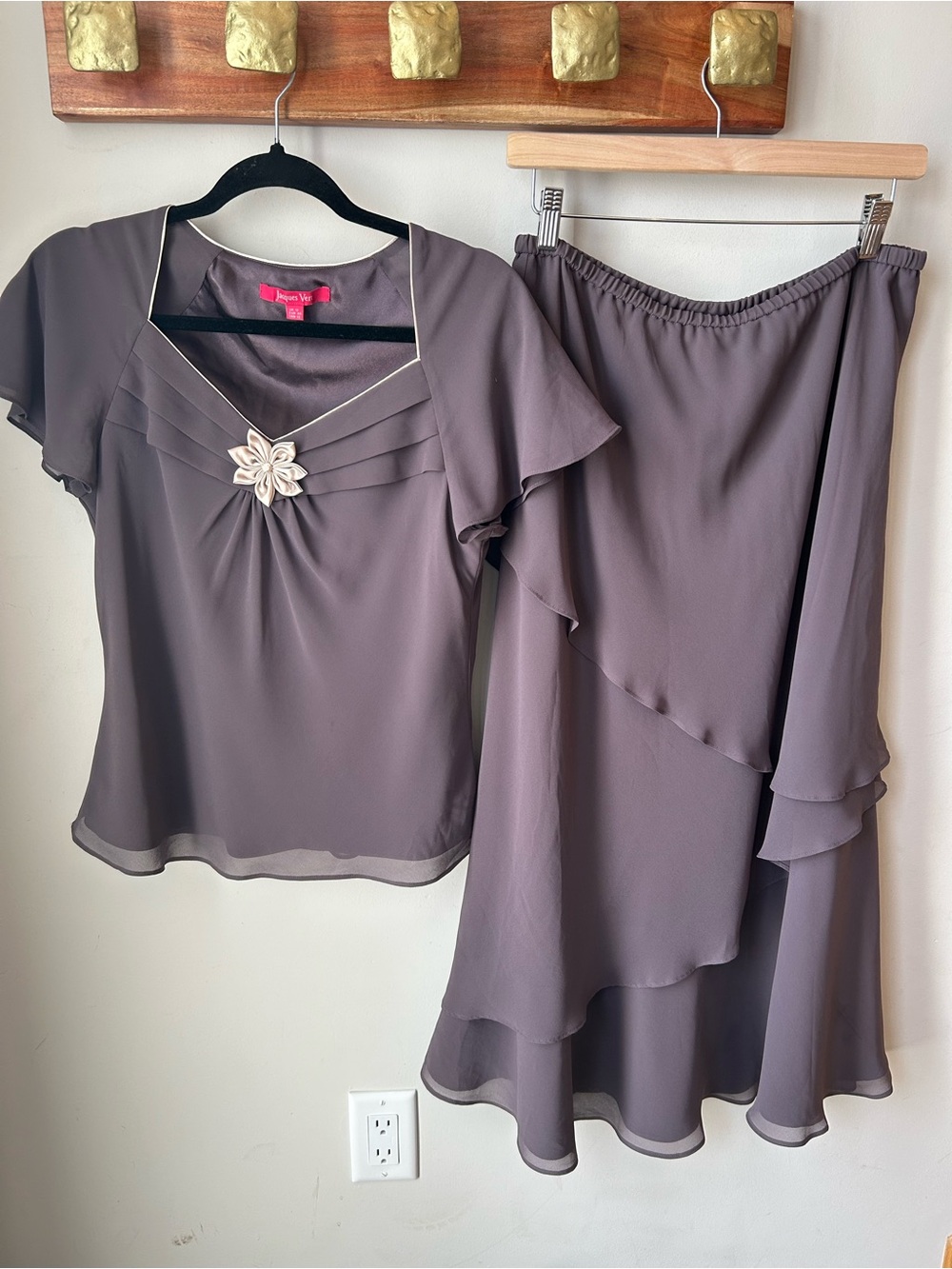 Jacques Vert 2PC Mauve Chiffon Skirt Set | Ruffle Floral Brooch | Formal Y2K